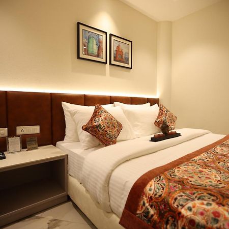 Hiraya Hotels Mohali エクステリア 写真