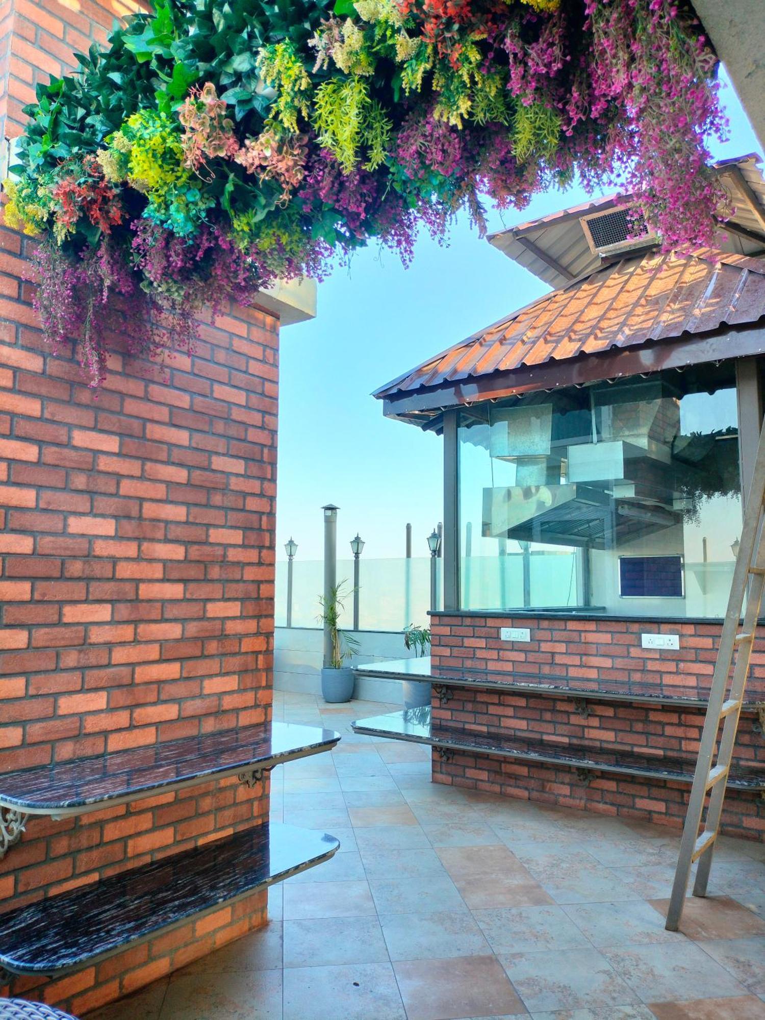 Hiraya Hotels Mohali エクステリア 写真