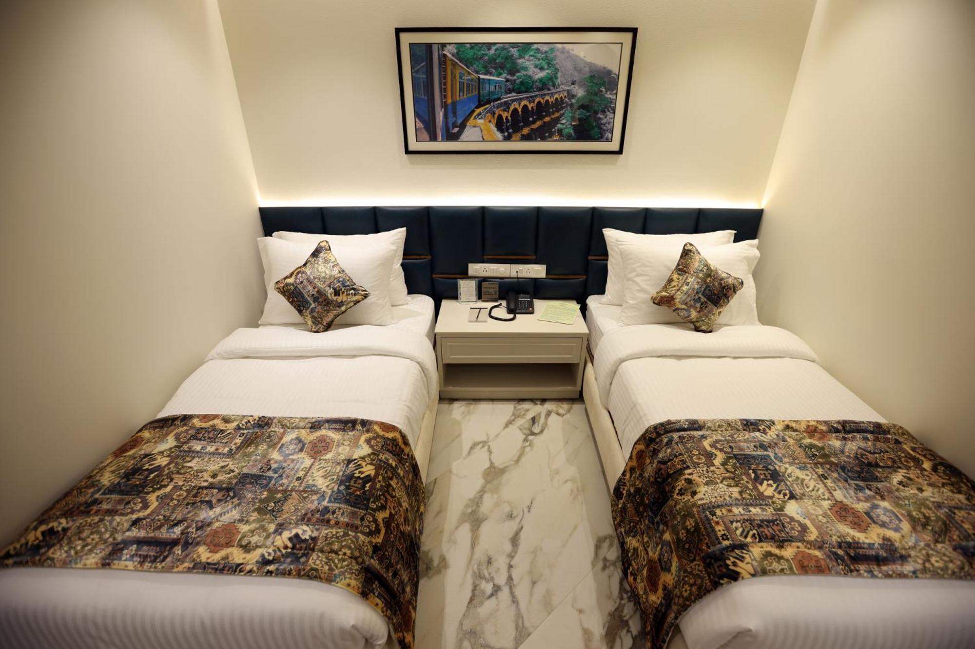 Hiraya Hotels Mohali エクステリア 写真