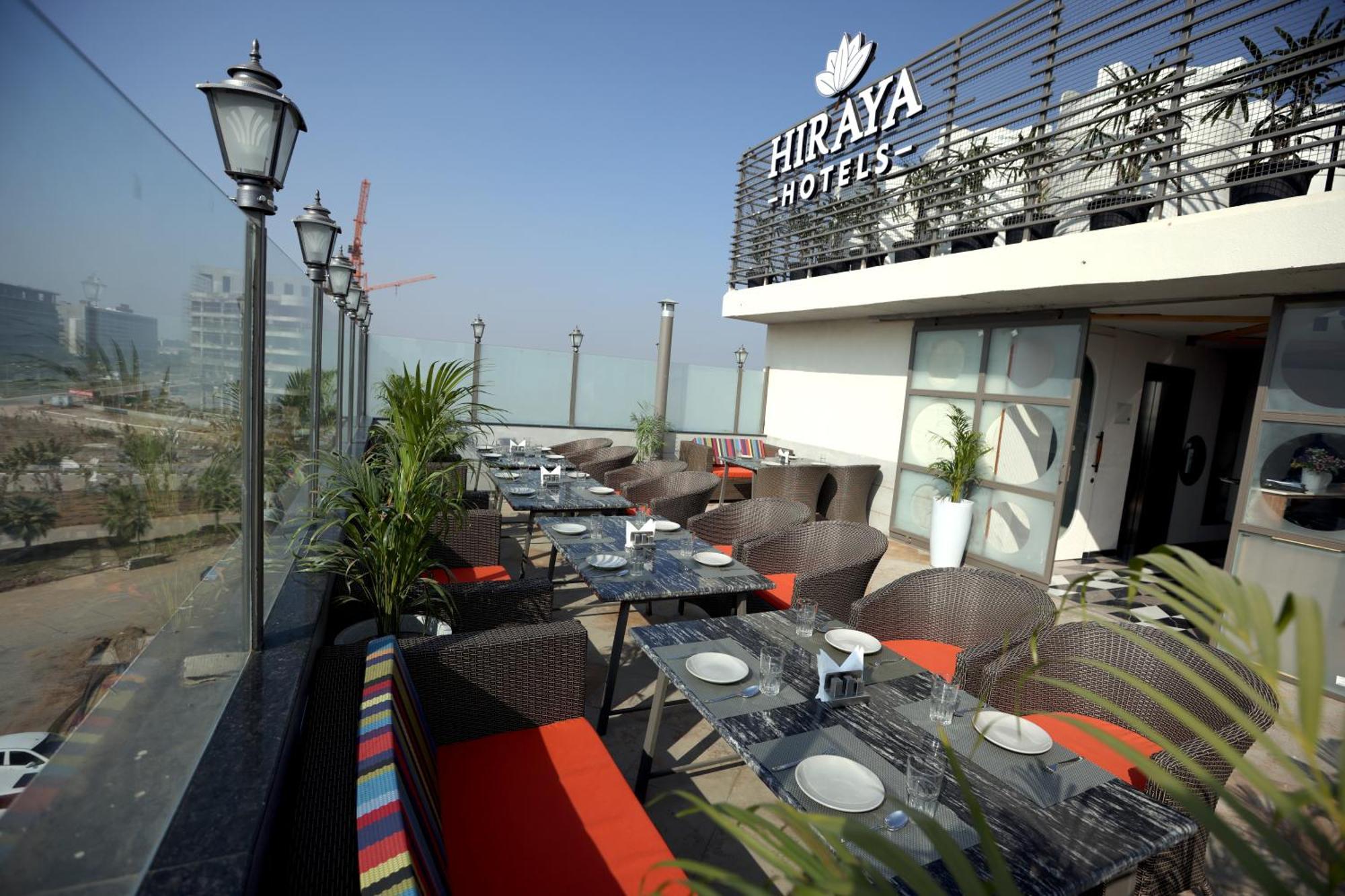 Hiraya Hotels Mohali エクステリア 写真