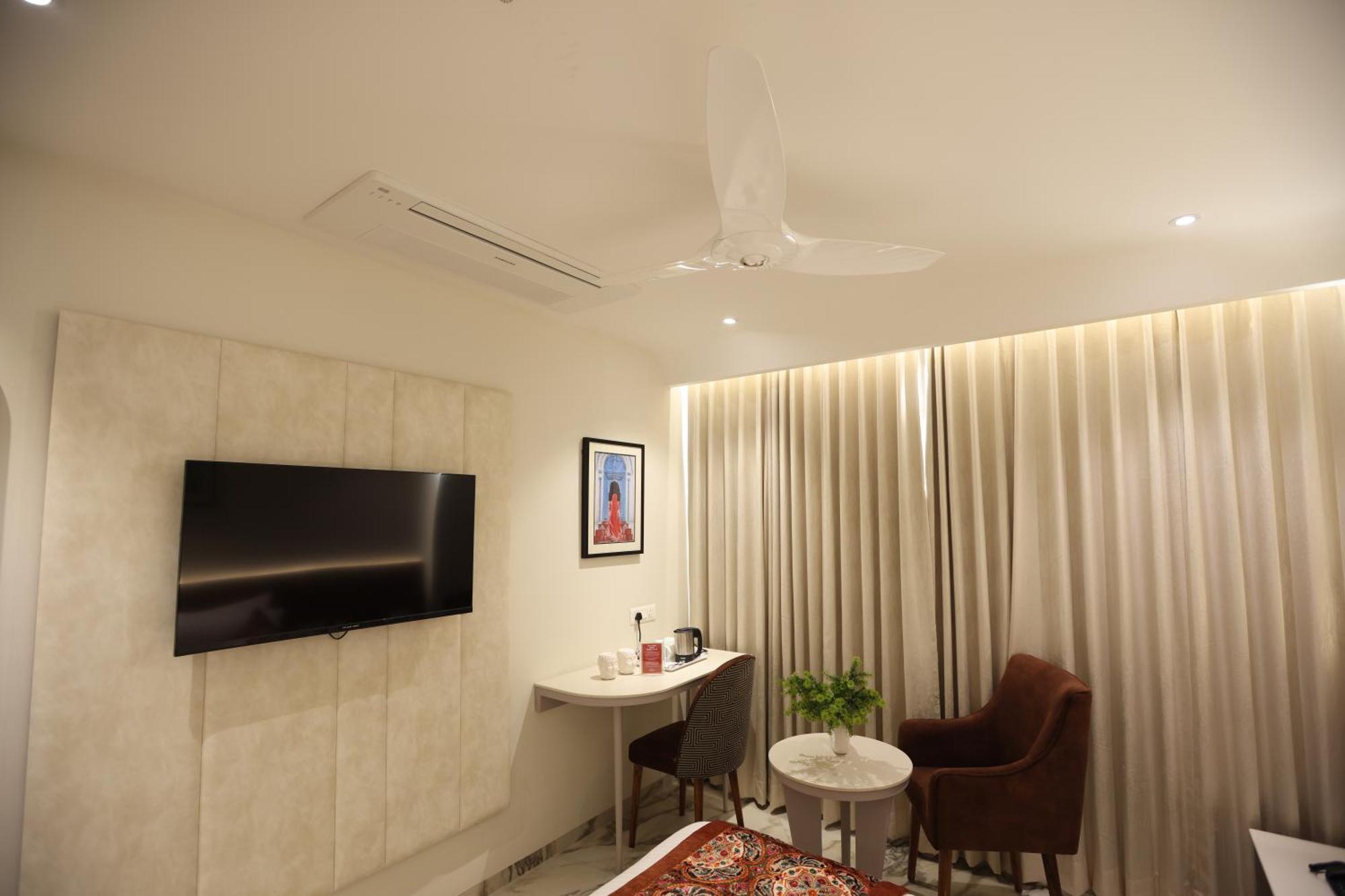Hiraya Hotels Mohali エクステリア 写真