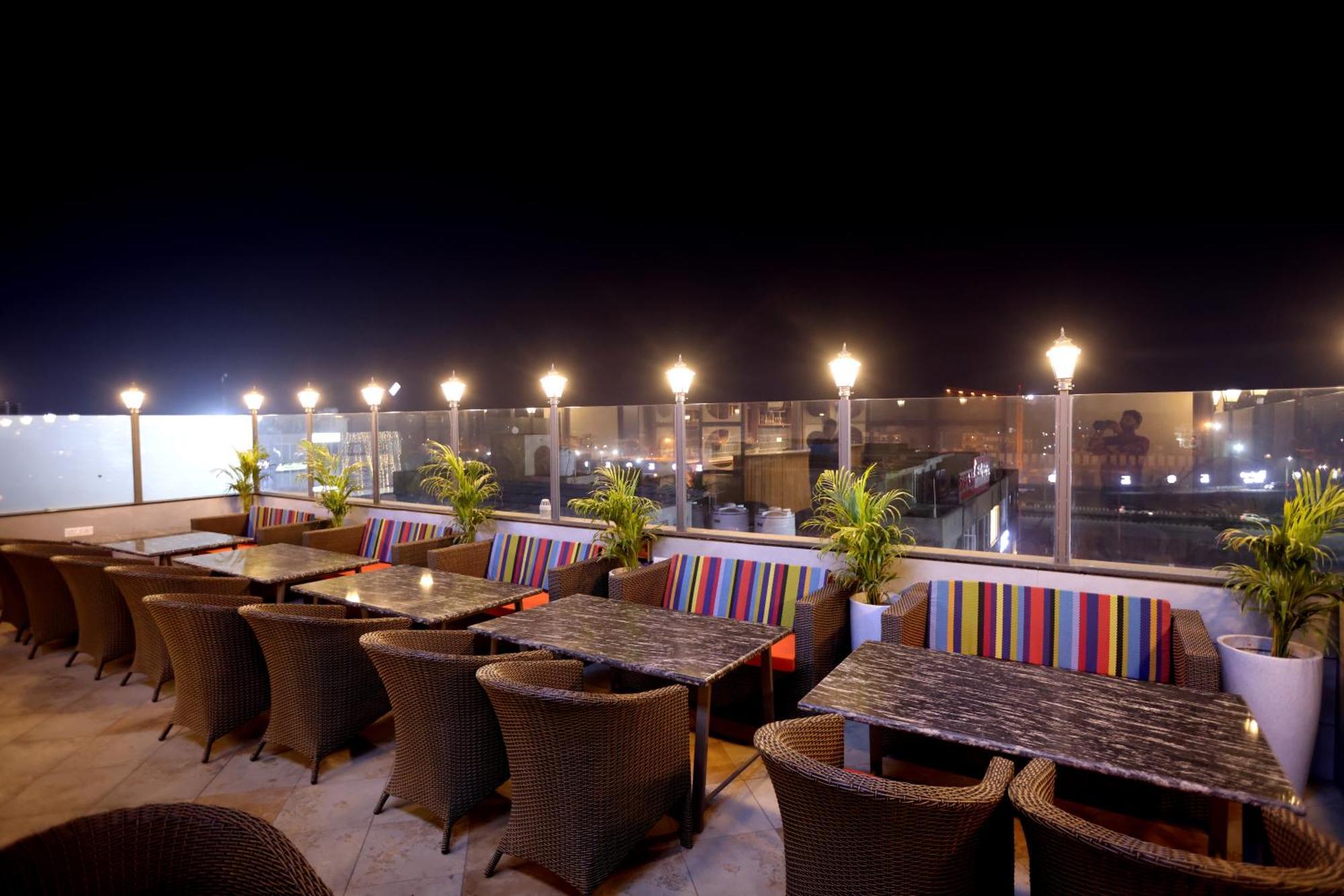 Hiraya Hotels Mohali エクステリア 写真