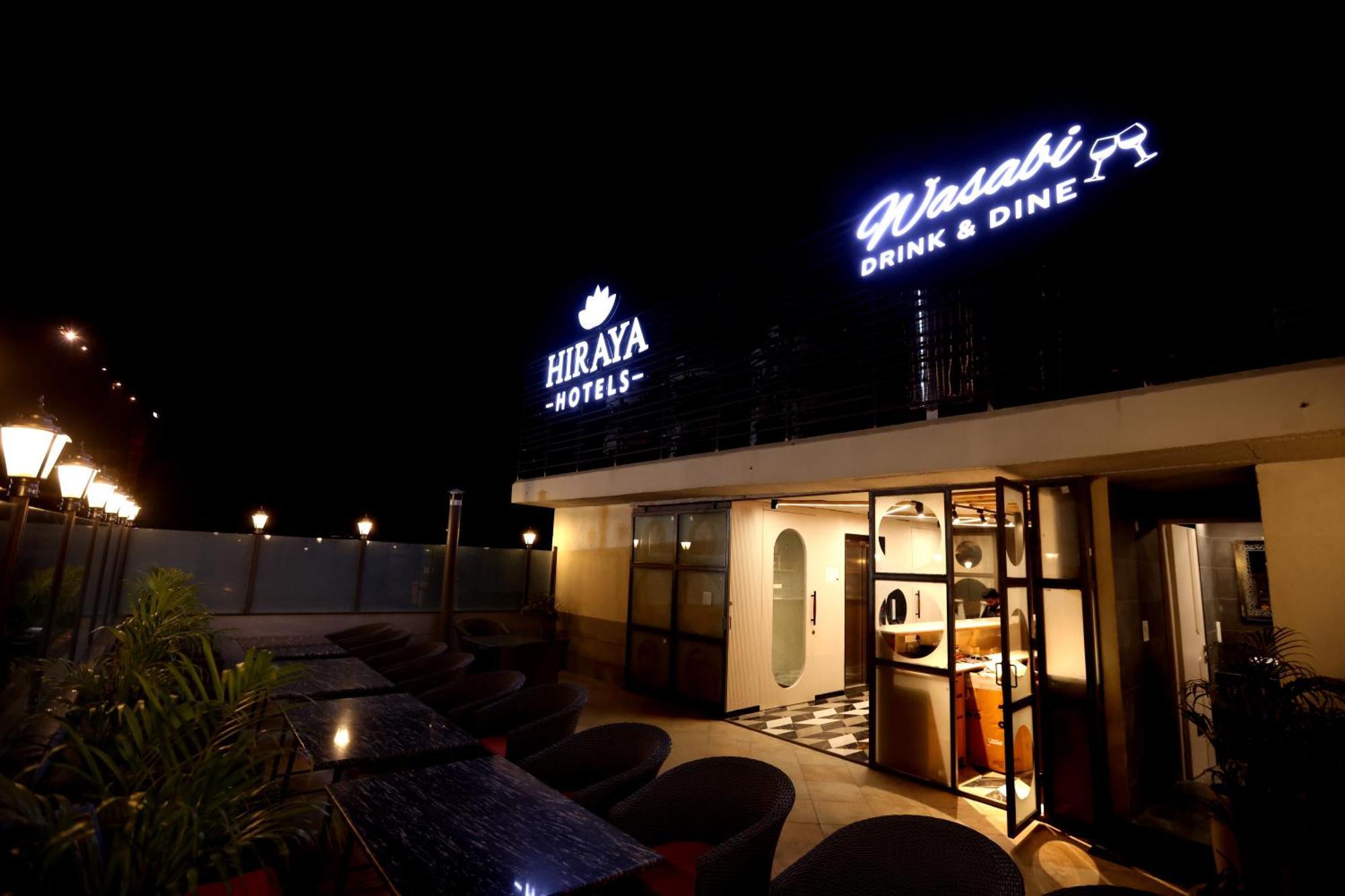 Hiraya Hotels Mohali エクステリア 写真